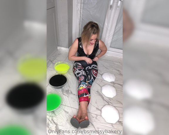 Bsmessybakery aka bsmessybakery OnlyFans - Red gunge pie, pvc top with cute funky leggings & flip flops