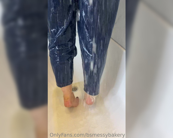 Bsmessybakery aka bsmessybakery OnlyFans - Join me in the shower wearing a full denim jumpsuit with bare soles