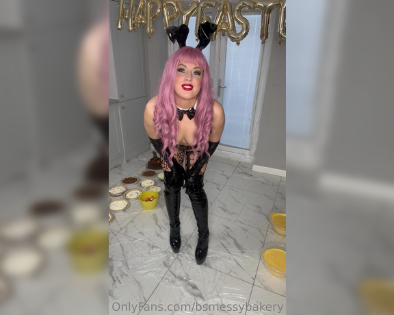 Bsmessybakery aka bsmessybakery OnlyFans - You met the nice bunny on the live, now see the naughty bunny This naughty