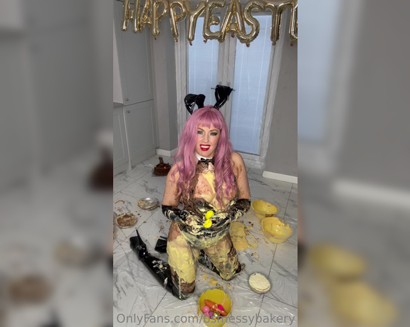 Bsmessybakery aka bsmessybakery OnlyFans - You met the nice bunny on the live, now see the naughty bunny This naughty