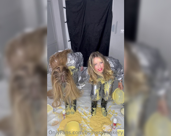 Bsmessybakery aka bsmessybakery OnlyFans - Two blondes in sauna suits, hunters & sweet ingredients what more could you want…