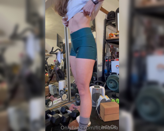 Fitxmama aka fitxmama OnlyFans - Workout wednesday wanna see what i get up to in my garage gym here are some