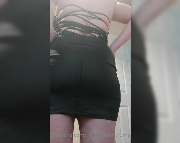 Heidi Foxx aka heidivandertrump OnlyFans - We are going out and Im wearing this dress