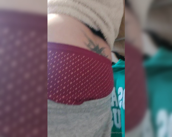 Heidi Foxx aka heidivandertrump OnlyFans - Bloated belly farts