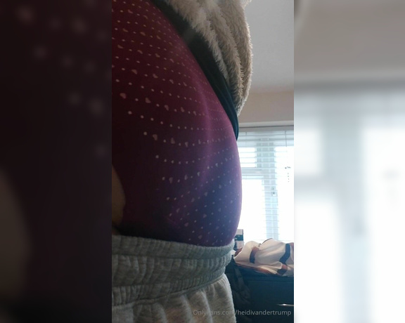 Heidi Foxx aka heidivandertrump OnlyFans - Bloated belly farts