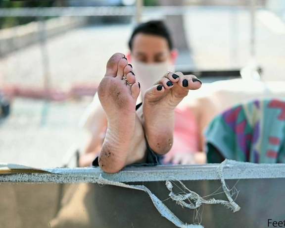 Fem Bryce aka fembryce OnlyFans - Outside on the golf cart, feet dirty and dusty soaking in the sun!