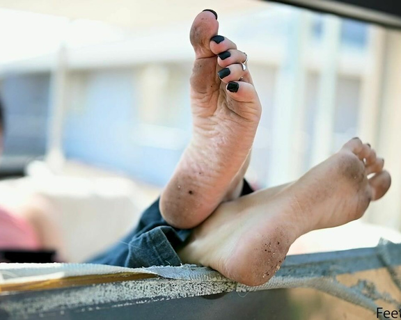 Fem Bryce aka fembryce OnlyFans - Outside on the golf cart, feet dirty and dusty soaking in the sun!