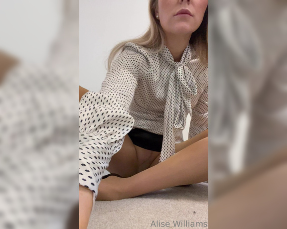 Alise Williams aka alisewilliams OnlyFans - Happy Friday! Who wants to touch my silky, glossy nylon legs first No panties of course