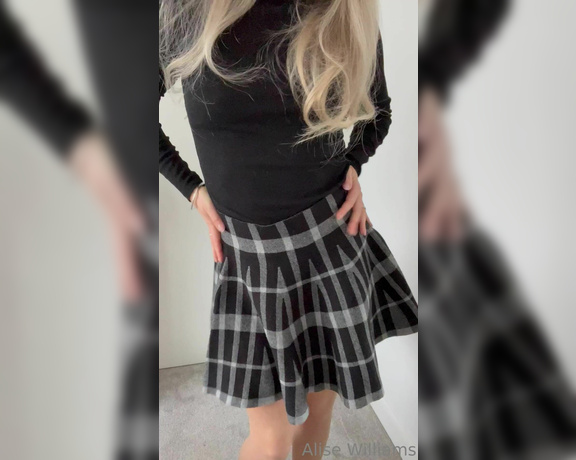 Alise Williams aka alisewilliams OnlyFans - Guys! I got the cutest new skirt for work! Of course had to share it with