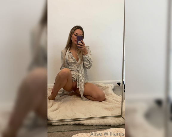 Alise Williams aka alisewilliams OnlyFans - Doesn’t it feel great to get undressed after work… he’s one for the foot lovers