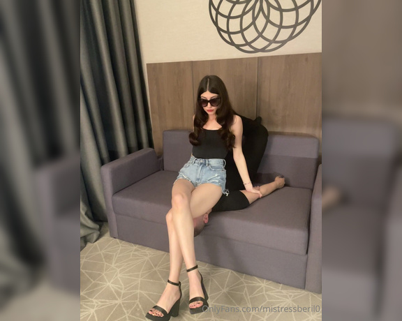 Goddess Beril aka mistressberil0 OnlyFans - Facesitting yapmay ok seviyorum Saatlerce yzne oturup kalkmayacam Yzn benim sandalyem