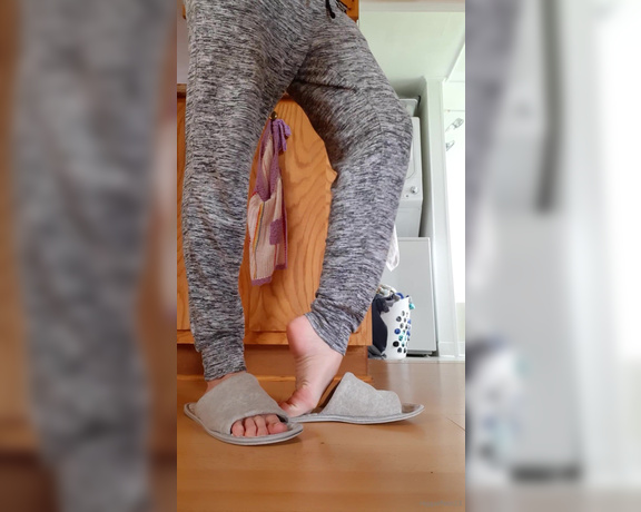 Hippiefeet23 aka hippiefeet23 OnlyFans - For my slipper lovers