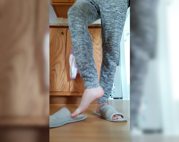 Hippiefeet23 aka hippiefeet23 OnlyFans - For my slipper lovers