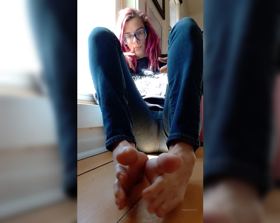 Hippiefeet23 aka hippiefeet23 OnlyFans - Soles and sunshine