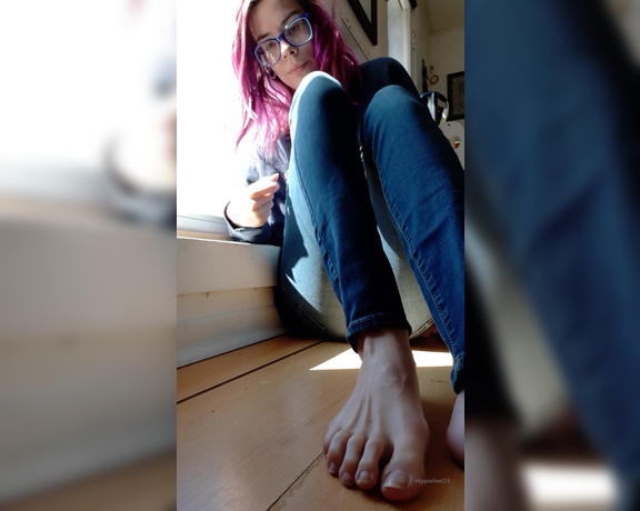 Hippiefeet23 aka hippiefeet23 OnlyFans - Soles and sunshine