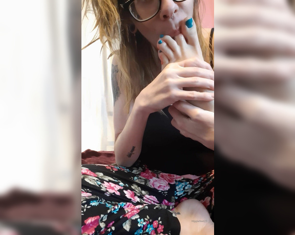 Hippiefeet23 aka hippiefeet23 OnlyFans - I love candy If i could eat candy all day i would