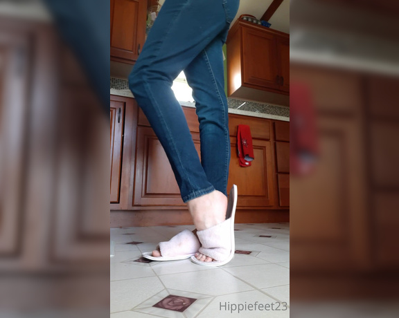 Hippiefeet23 aka hippiefeet23 OnlyFans - How do you think they smell