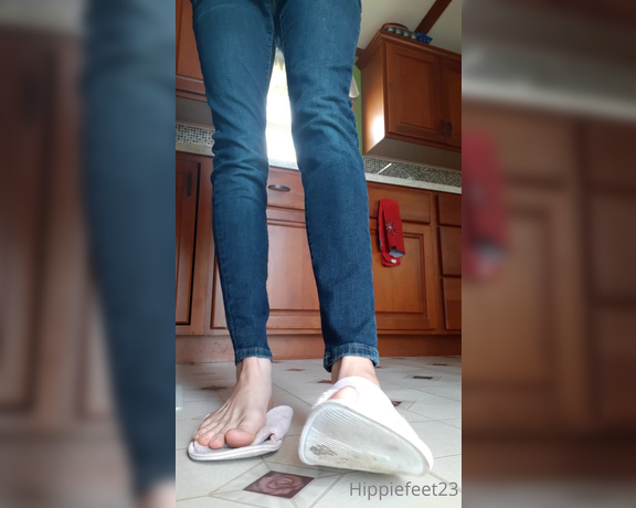 Hippiefeet23 aka hippiefeet23 OnlyFans - How do you think they smell