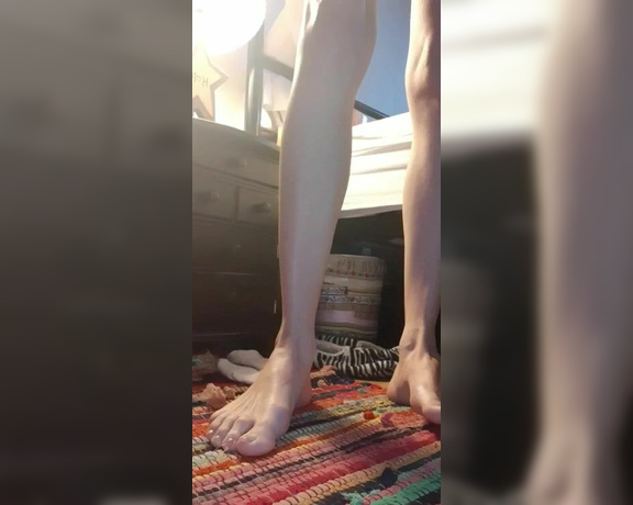 Hippiefeet23 aka hippiefeet23 OnlyFans - Day three with these socks