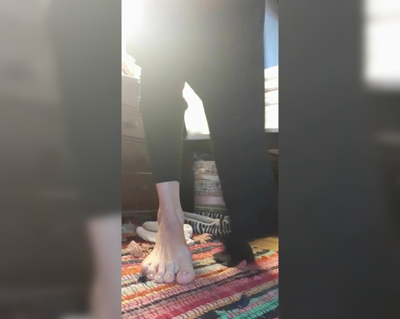 Hippiefeet23 aka hippiefeet23 OnlyFans - Day three with these socks