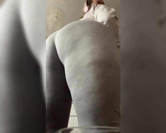 Kleopetraaa Goddess aka kleopetraaa OnlyFans - Slow mo yogapants booty wiggle