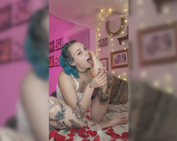 MythicMaggie aka mythicmaggs OnlyFans - POV Im your girlfriend and I wanted to do something extra special for you since its