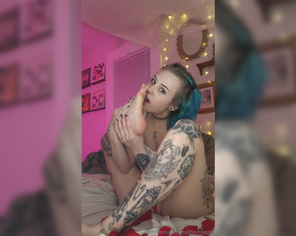 MythicMaggie aka mythicmaggs OnlyFans - POV Im your girlfriend and I wanted to do something extra special for you since its