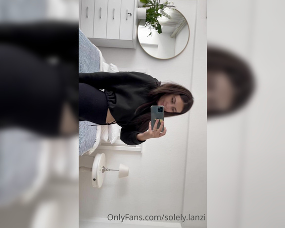 Solely Lanzi aka solelylanzi OnlyFans - Some quick flip flop content for yall along with my bloated tummy lol