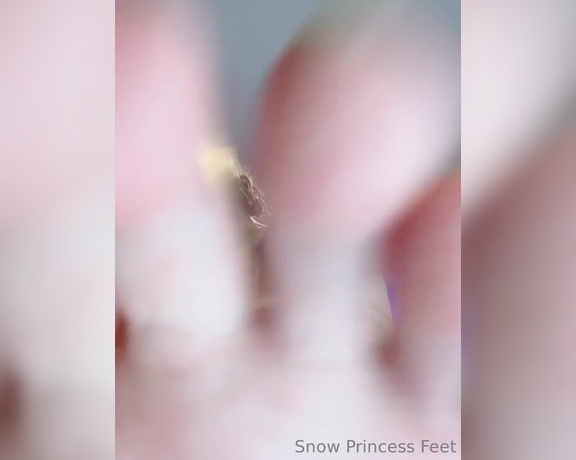 SnowPrincess aka snowpriness OnlyFans - Your place is under my feet