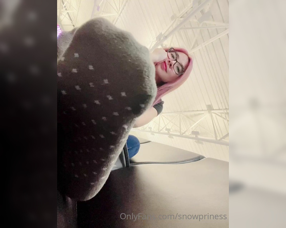 SnowPrincess aka snowpriness OnlyFans - What to do when I had an midnight flight and there was only me and the