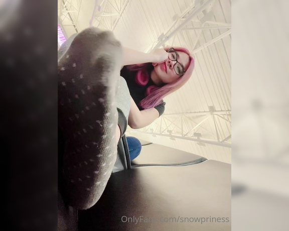 SnowPrincess aka snowpriness OnlyFans - What to do when I had an midnight flight and there was only me and the