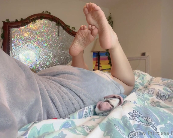 SnowPrincess aka snowpriness OnlyFans - What left after socks came out