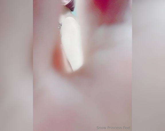 SnowPrincess aka snowpriness OnlyFans - Why this tiny ant still here