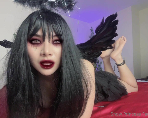 SnowPrincess aka snowpriness OnlyFans - Promise this is the last video with scary look…for this year