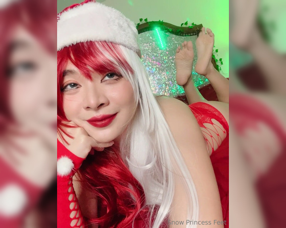 SnowPrincess aka snowpriness OnlyFans - Wiggle from far away How good your eyes are