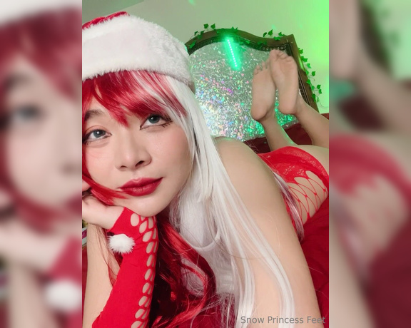 SnowPrincess aka snowpriness OnlyFans - Wiggle from far away How good your eyes are