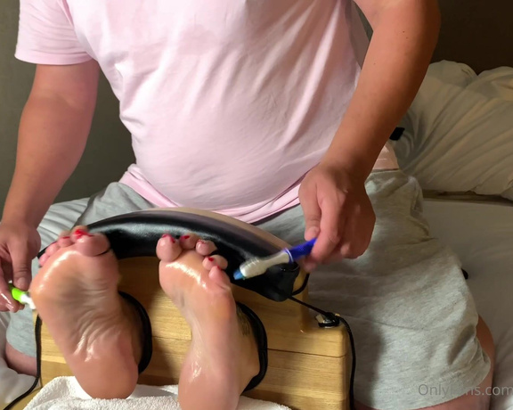 Devil's Footstool aka devilsfootstool OnlyFans - Alisa Arches Toe Tied and Tickled