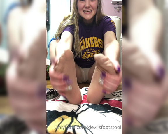 Devil's Footstool aka devilsfootstool OnlyFans - Instagram model TwinkleToes365 does self tickle custom