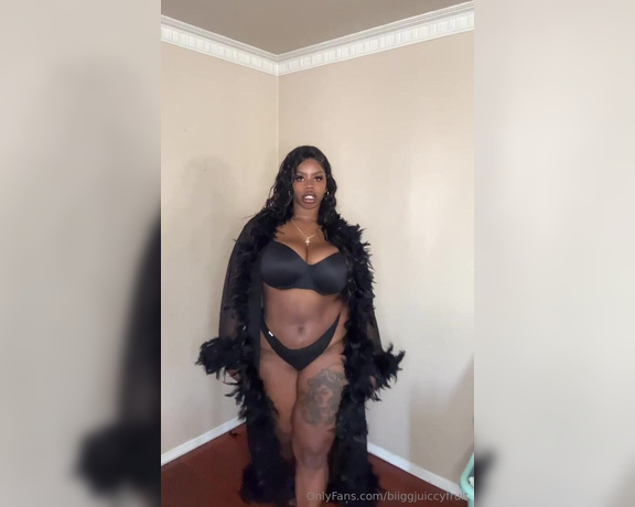 Biiggjuiccyfruit aka biiggjuiccyfruit OnlyFans - Juicy goddess