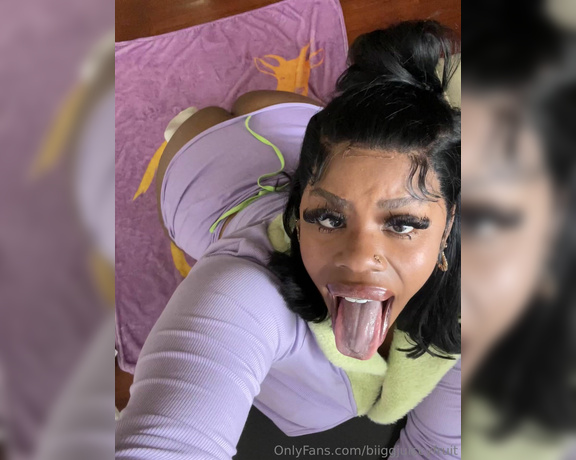 Biiggjuiccyfruit aka biiggjuiccyfruit OnlyFans - Juicy mouth tongue