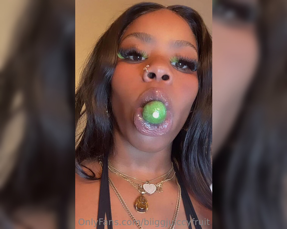 Biiggjuiccyfruit aka biiggjuiccyfruit OnlyFans - Lollipop