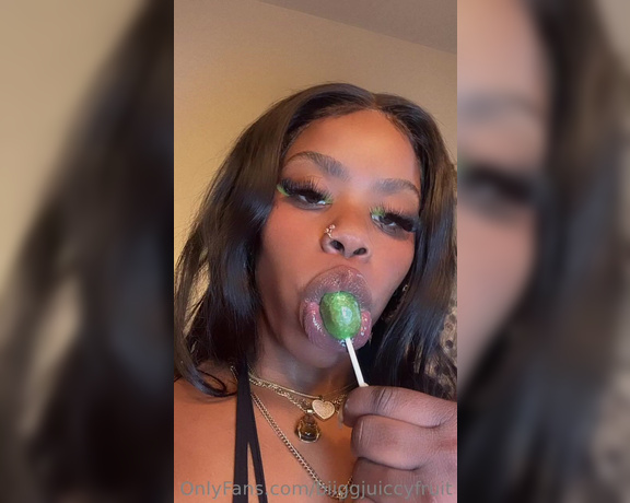 Biiggjuiccyfruit aka biiggjuiccyfruit OnlyFans - Lollipop