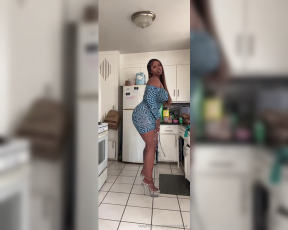 Biiggjuiccyfruit aka biiggjuiccyfruit OnlyFans - Dancing for you bae