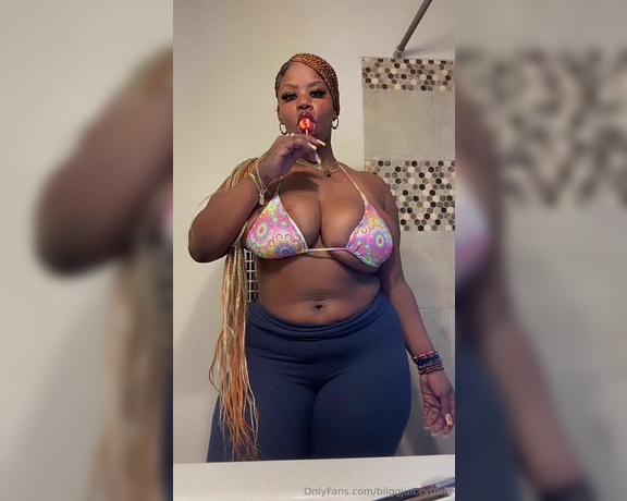 Biiggjuiccyfruit aka biiggjuiccyfruit OnlyFans - Lollipop licking full video