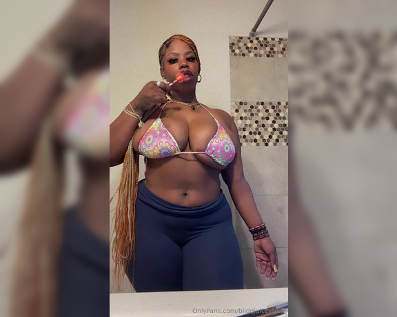 Biiggjuiccyfruit aka biiggjuiccyfruit OnlyFans - Lollipop licking full video