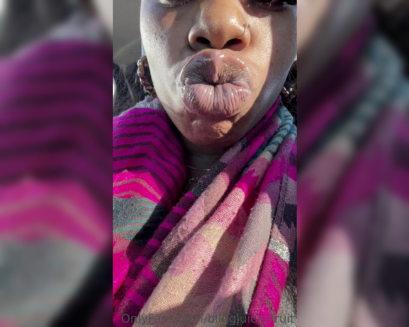 Biiggjuiccyfruit aka biiggjuiccyfruit OnlyFans - Up close lip pucker and joy in car