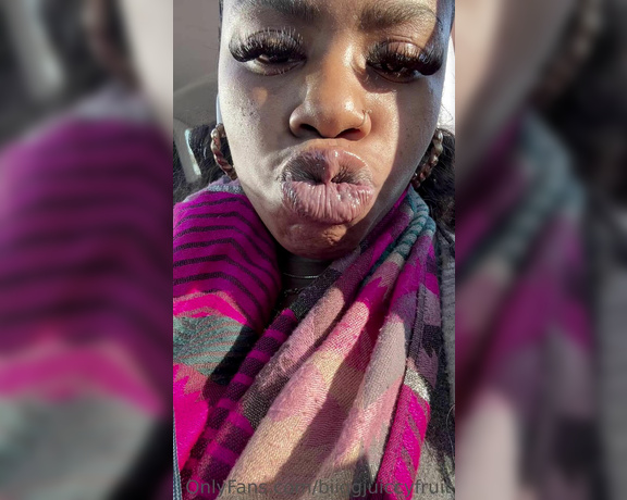 Biiggjuiccyfruit aka biiggjuiccyfruit OnlyFans - Up close lip pucker and joy in car