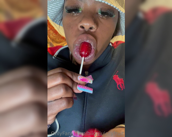 Biiggjuiccyfruit aka biiggjuiccyfruit OnlyFans - Lollipop