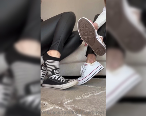 Indubiopronova aka indubiopronova OnlyFans - Converse old vs new A little sexy scenario for your imagination with @lovelysox