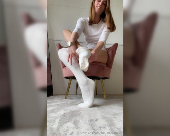 Indubiopronova aka indubiopronova OnlyFans - Taking my sweaty nylon soles out of my soft knee socks for a breather… and for